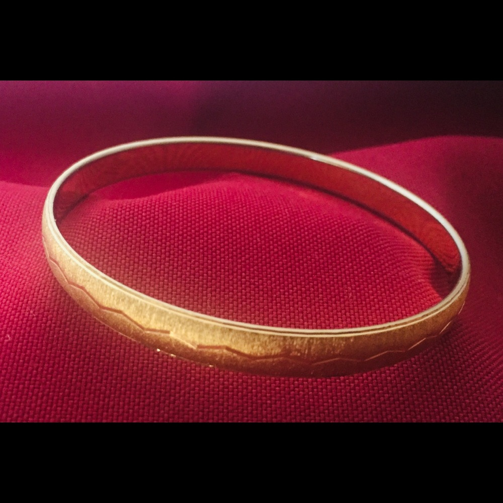 Vtg Signed MONET Texture GoldTone Bangle Bracelet